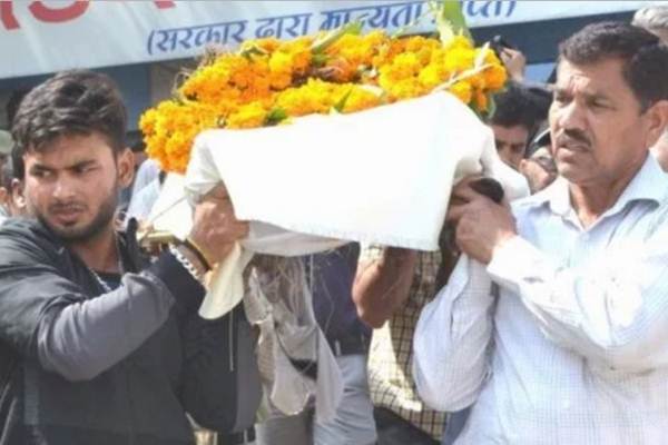 Rishabh Pant's father death