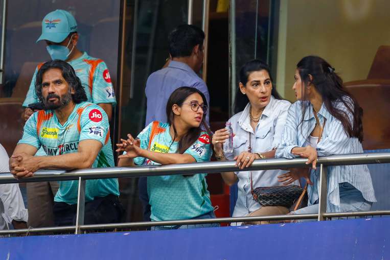 athiya shetty suniel shetty ipl stadium